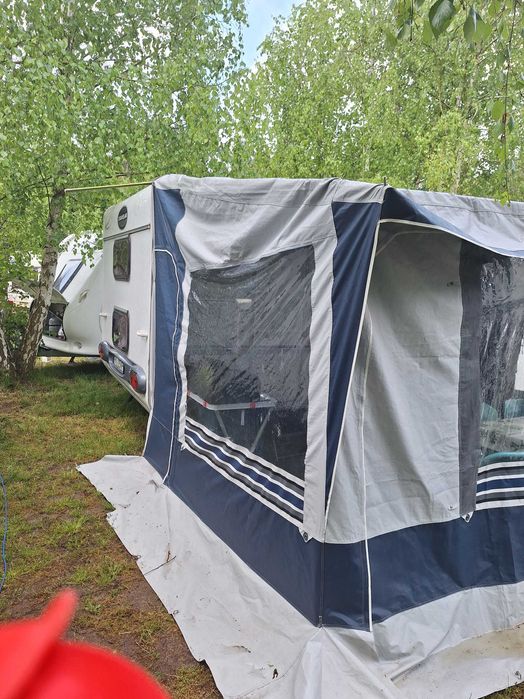 Przedsionek do przyczepy