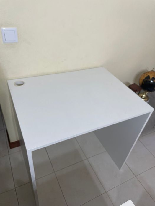 Mesa secretária Branca