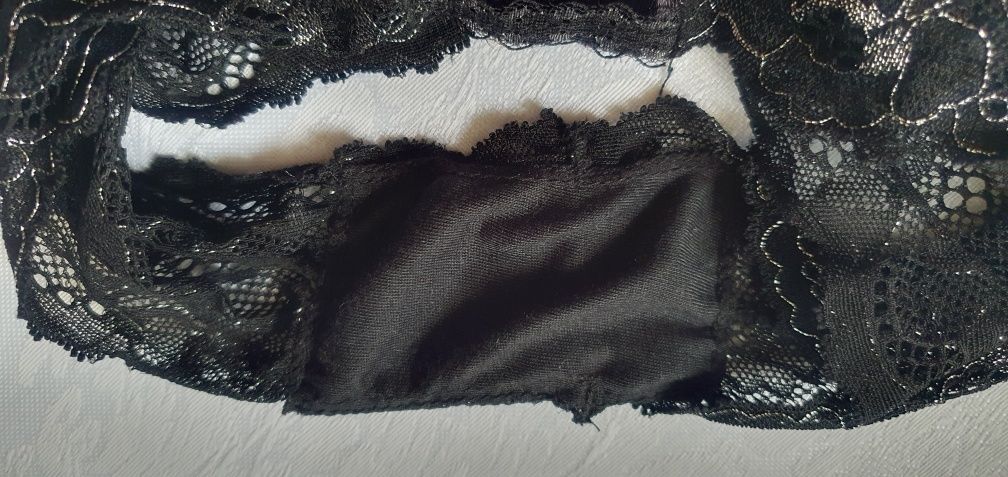 Koronkowe czarne ze srebrną nitką cheeky S