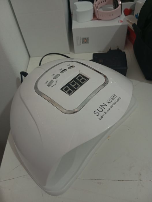 Cabide led unha profissional novo