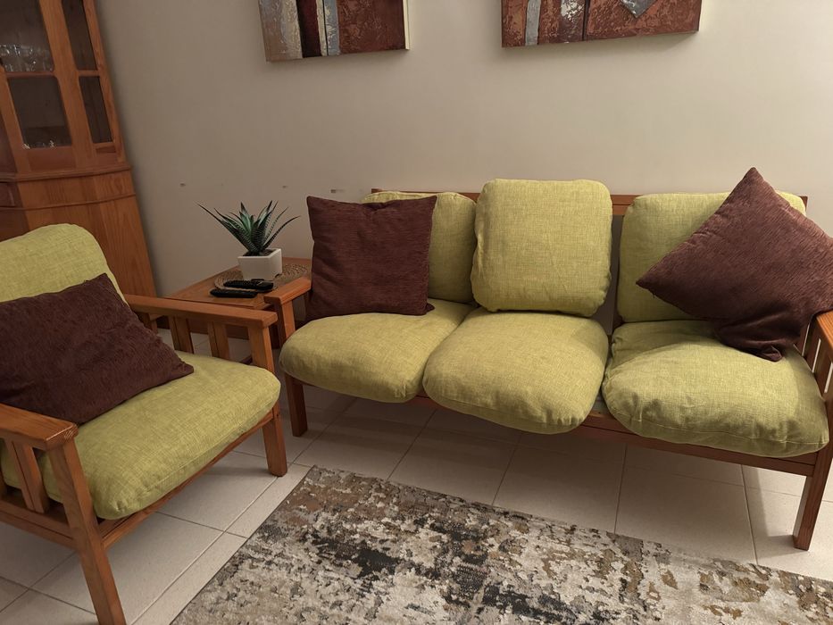 1 sofá e 2 cadeirões