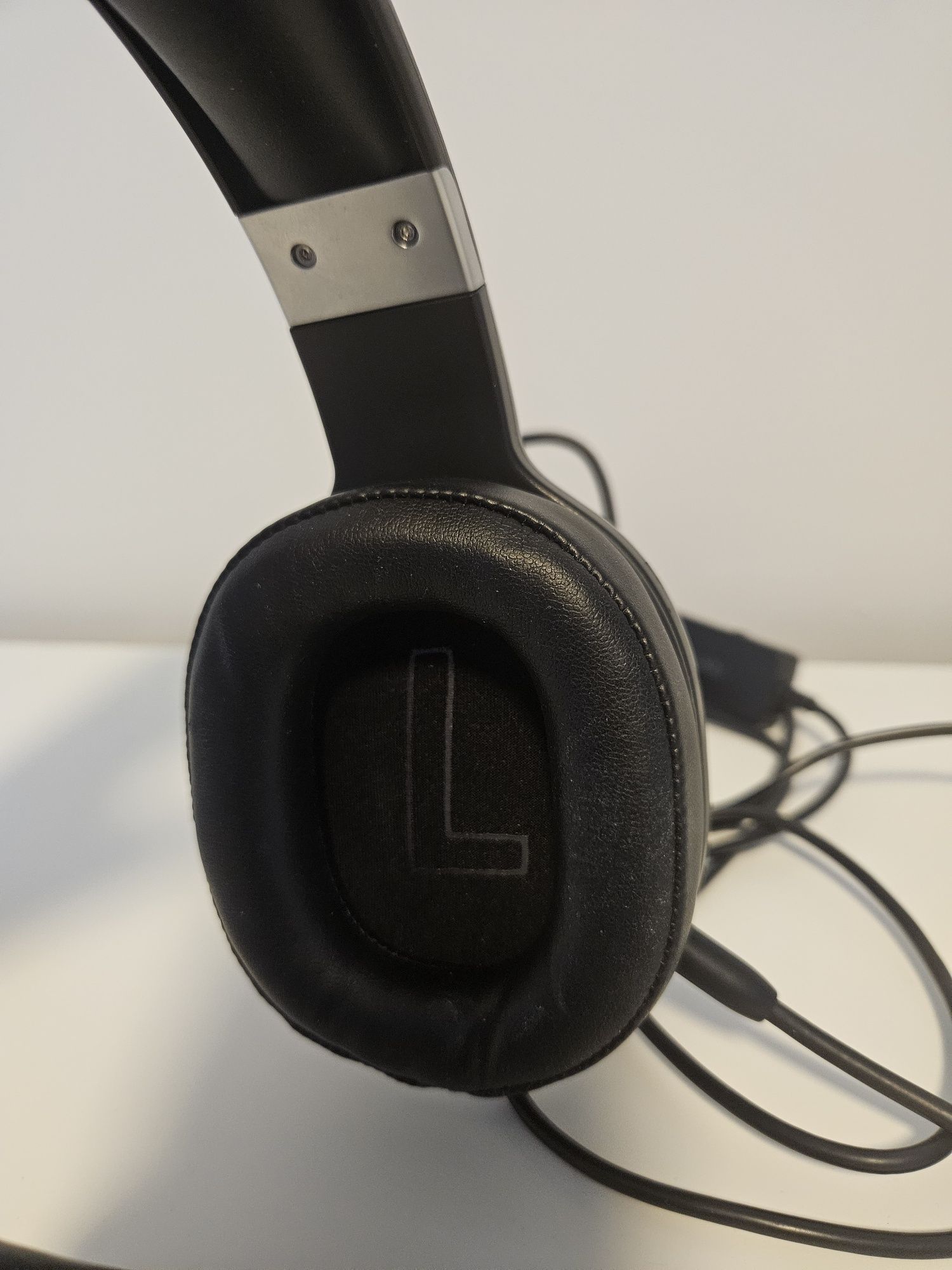 Edifier G2 II Gaming Headset with Noise Canceling Microphone