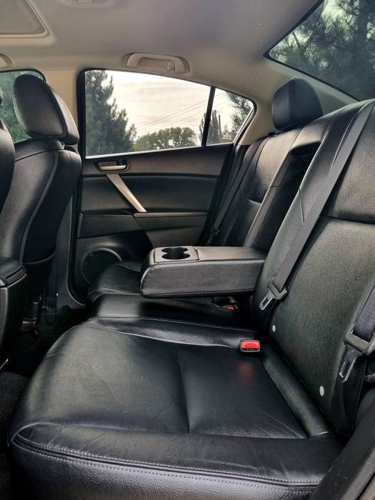 Продам Mazda 3 2013