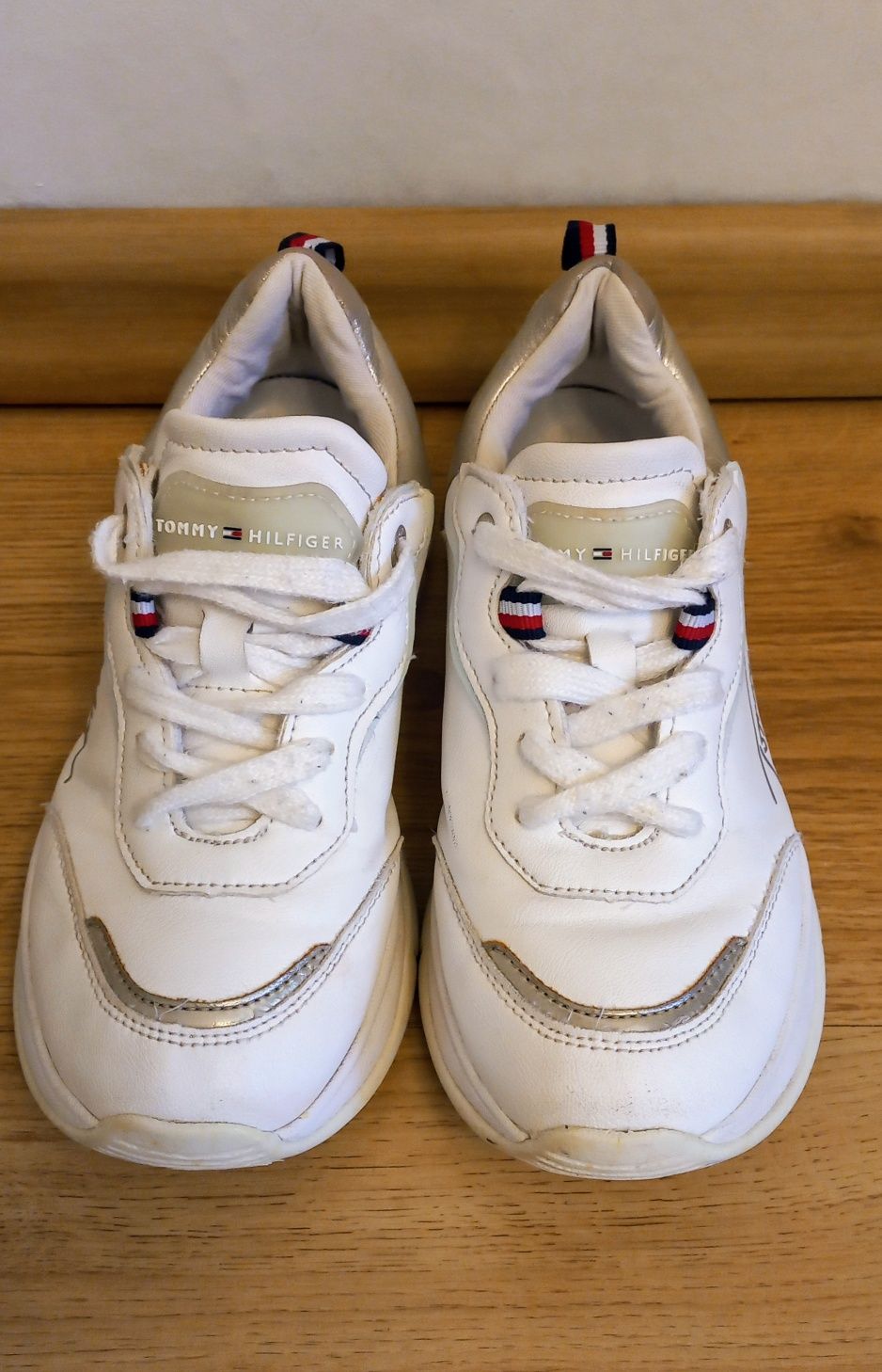Sneakersy damskie Tommy Hilfiger w dobrym stanie plus,  35