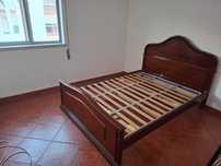 Cama com estrado