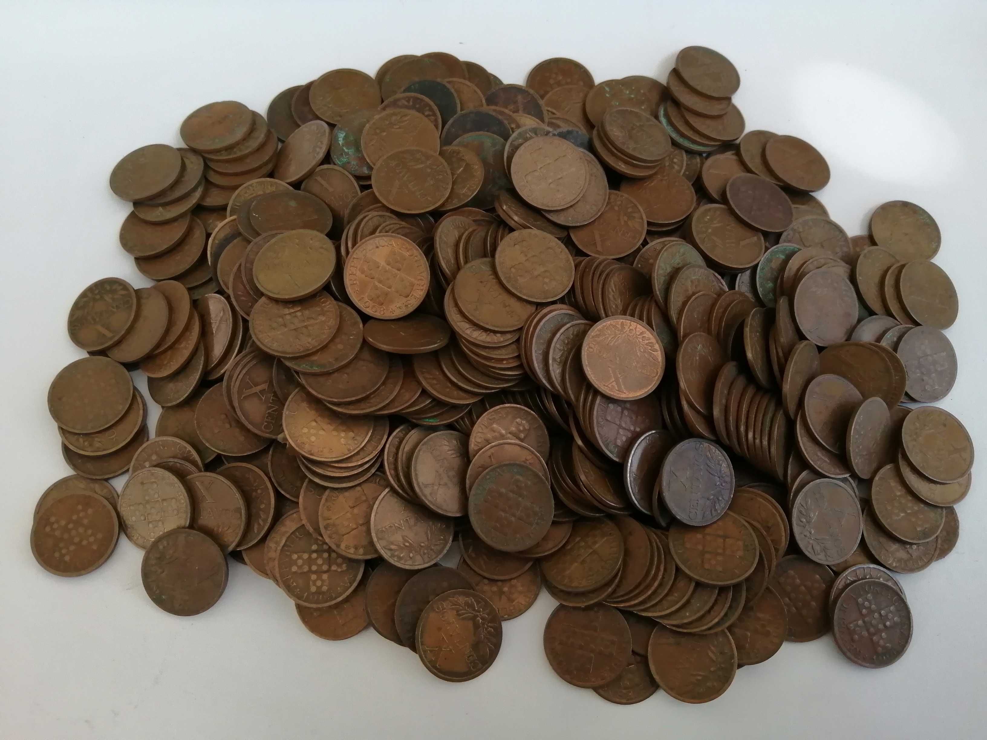 Lote com 520 moedas de X centavos em bronze