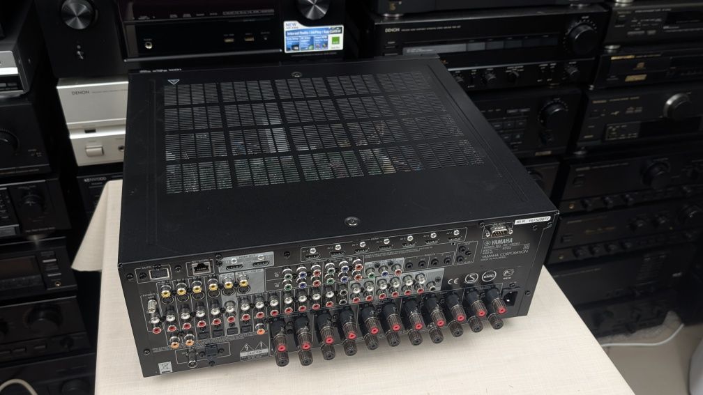 Yamaha RX-V2067 potężny amplitunerki na domowego z funkcjami sieciowym