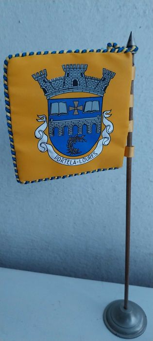 brasão da Freguesia da Portela, Loures: medalha e bandeira