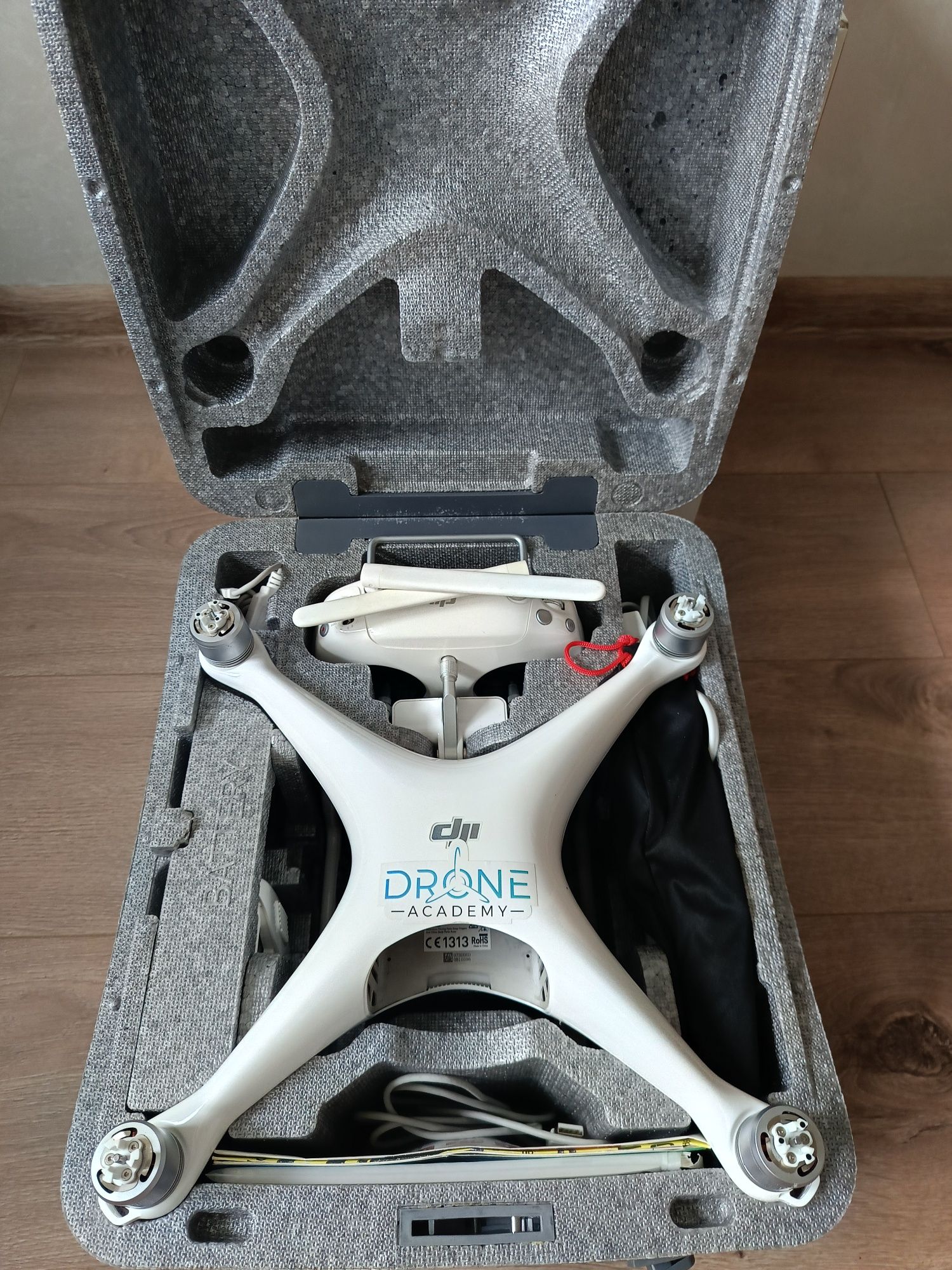 Квадракоптер DJI PHANTOM 4