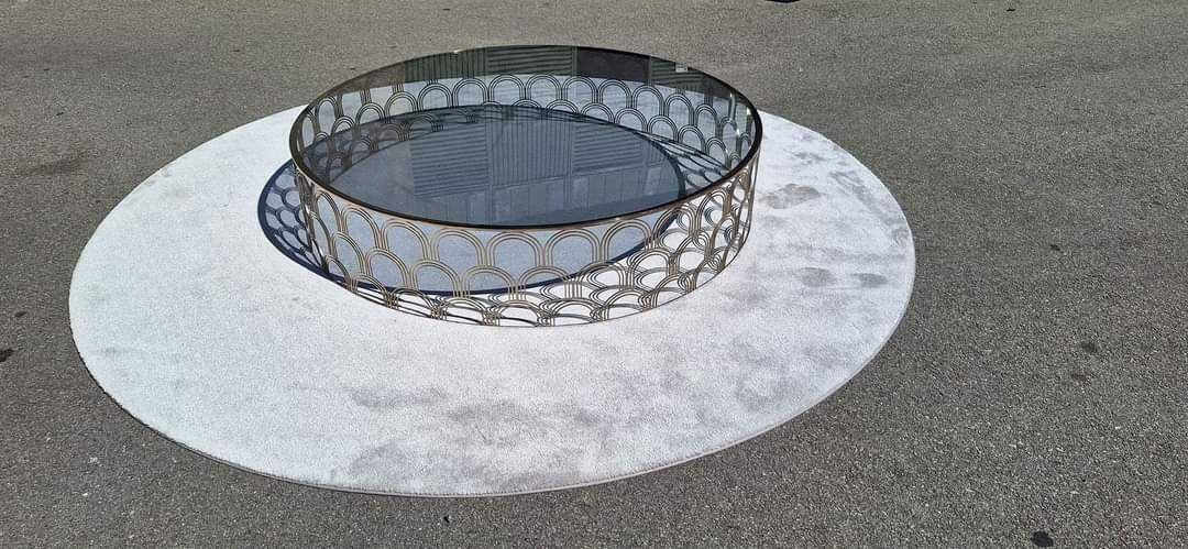 Mesa com tampo de vidro