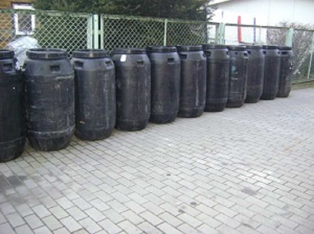 sprzedam beczki plastikowe na pomosty 200-litrow -kolor-niebieski-90zl