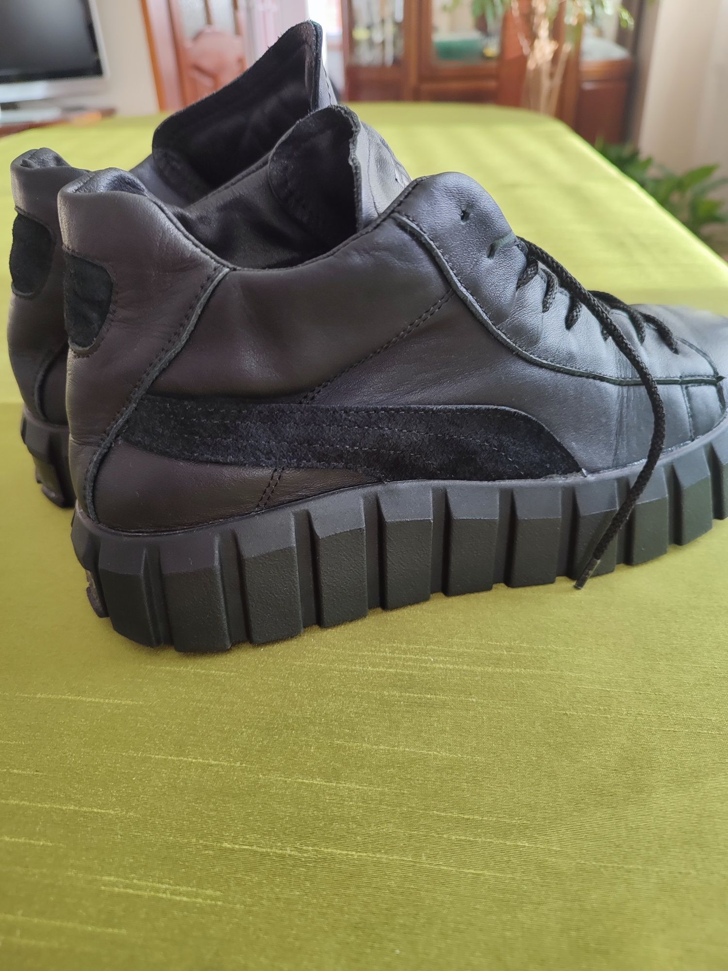 Puma ocieplane trapery sneakersy, 40, czarne. Odbiór osobisty