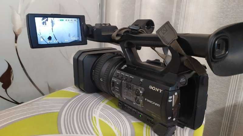 Відеокамера Sony HXR-NX100 в комплекті з сумкою