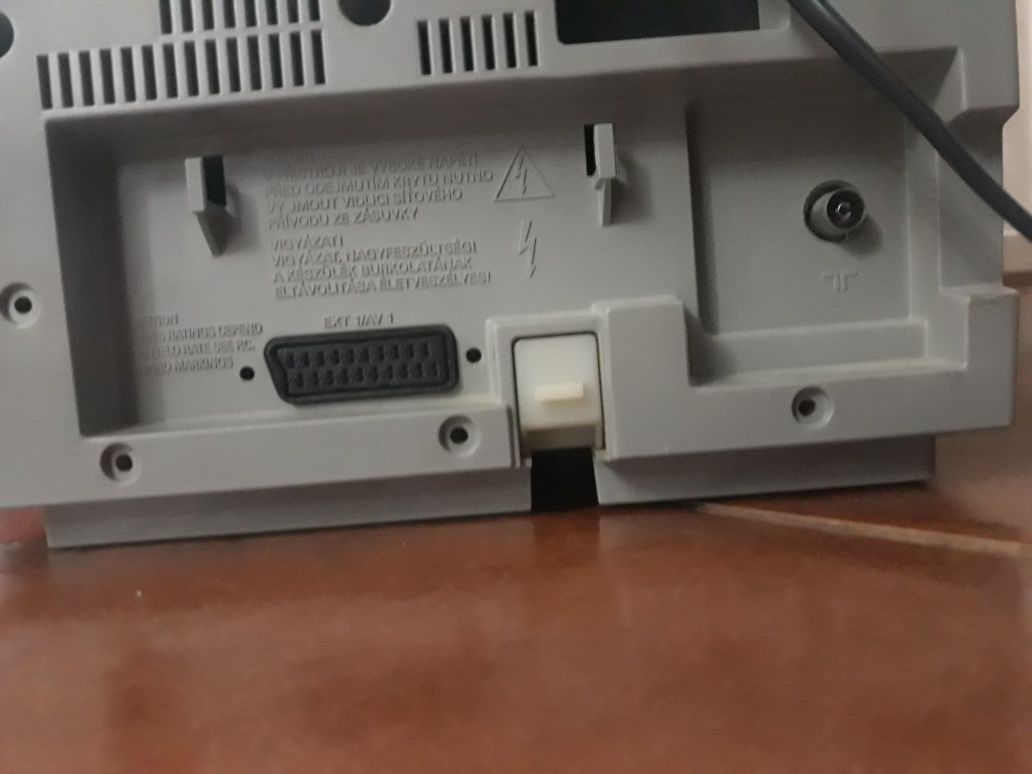 Televisor Philips c/ leitor cassetes