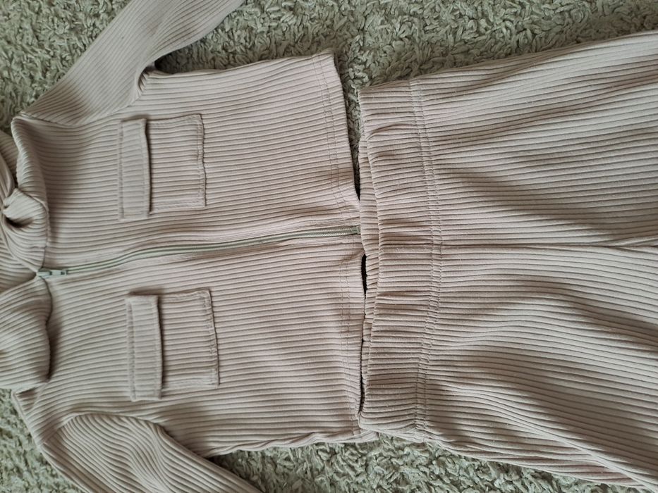 Костюм в рубчик.