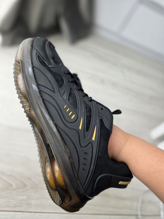 Чоловічі кросівки 44 розмір