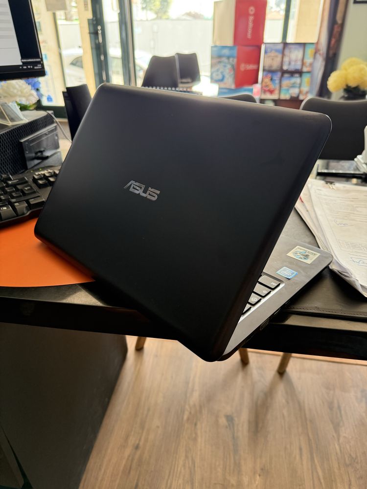ASUS e402M Windows 11