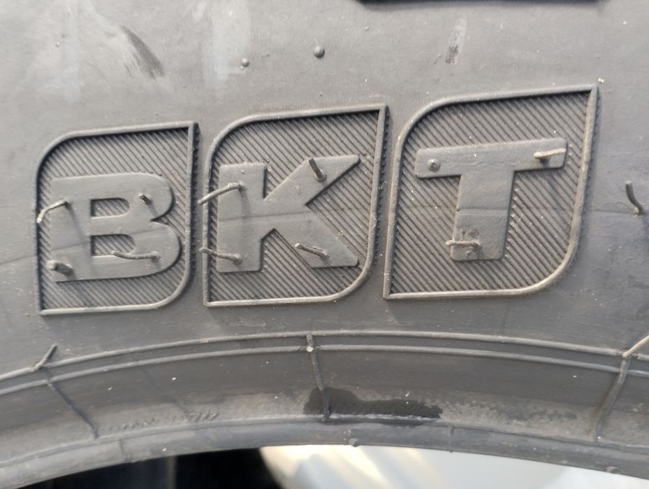 Pneus para tractor 11.2-24 novos BKT
