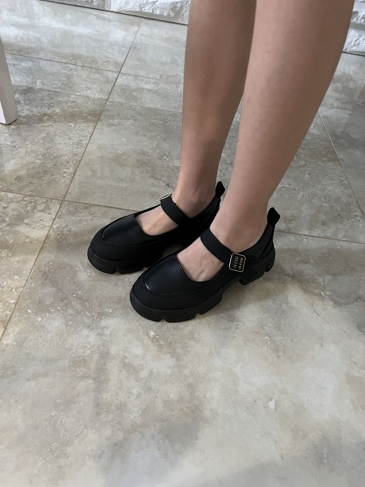 Чорні лофери MIU MIU розмір 34