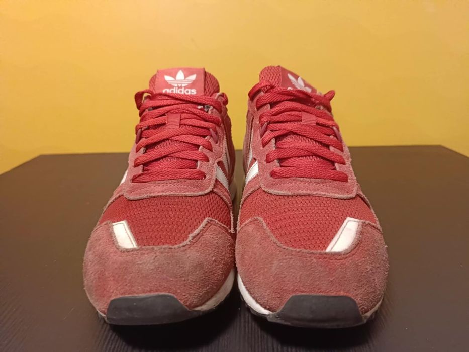 Adidas r41 1/3 meskie obuwie sportowe czerwone