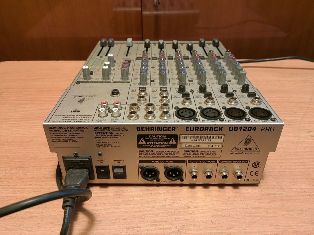 Mixer Mini Behringer Eurorack UB1204-PRO