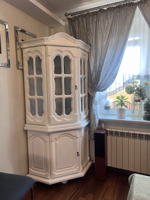 Witryna narozna biala