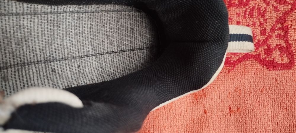 Продам кроссовки BONNA в хорошем состоянии.Размер 39,натуральная кожа.