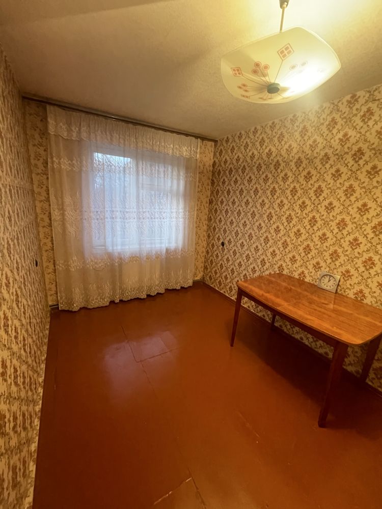 4 кімнатна квартира.Яновського
