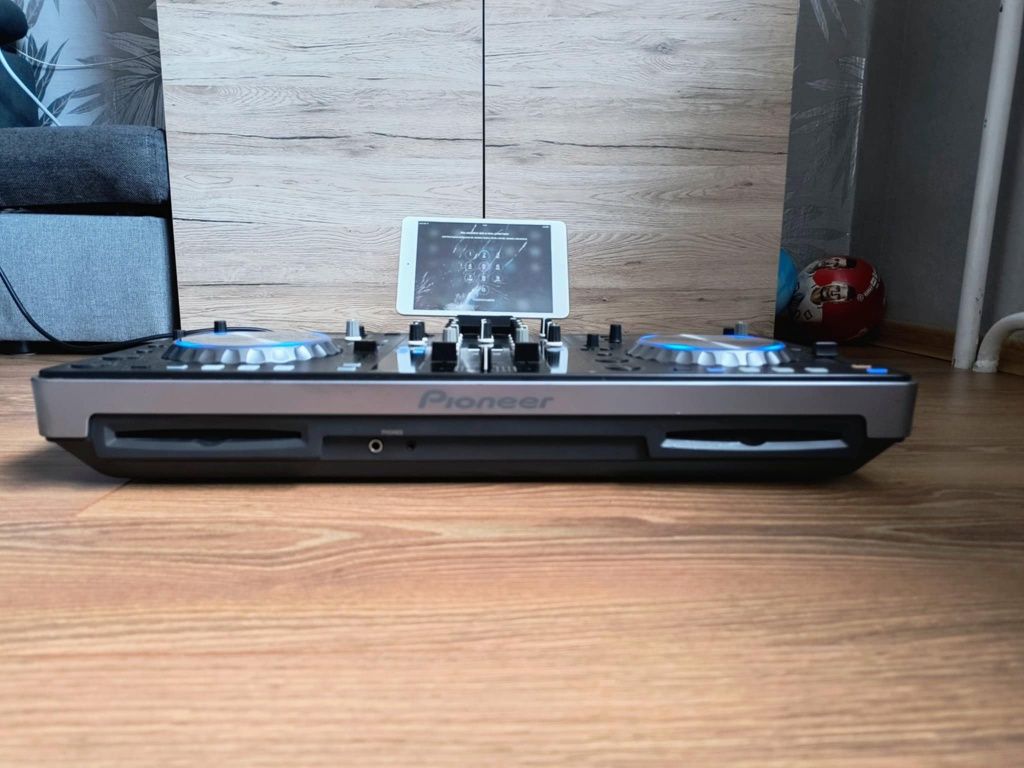 Sprzedam konsolę dj Pioneer