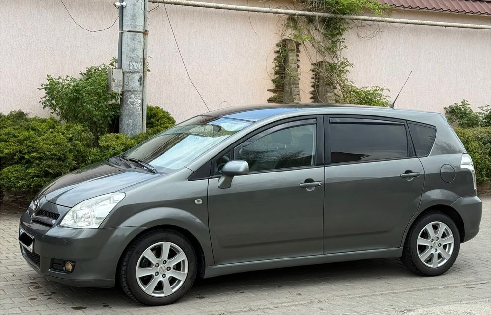 Продам Toyota Corolla Verso 2.2TDI, D4-D, 2008г, 6-ступка, минивэн.