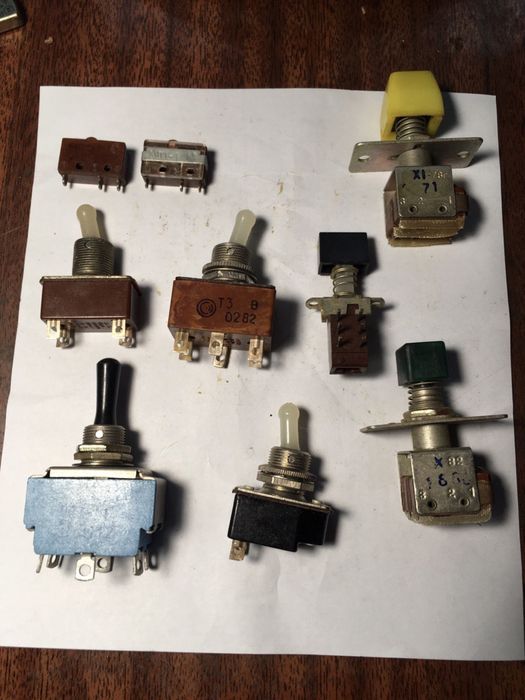 Кнопки різних типів виробництва СССР