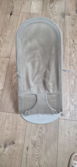 Leżaczek bujaczek babybjorn bliss mesh szary beż
