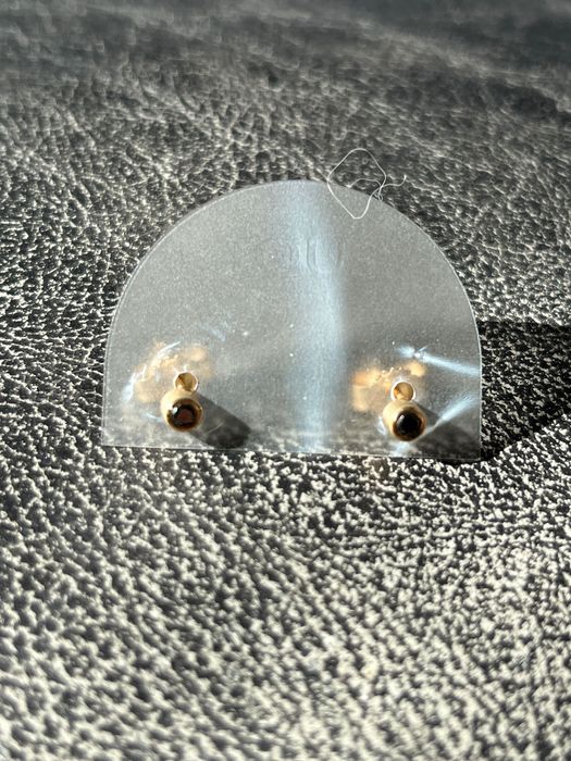 Złote sztyfty z czarnym onyxem TOUS