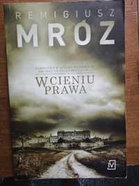 Mróz W cieniu prawa