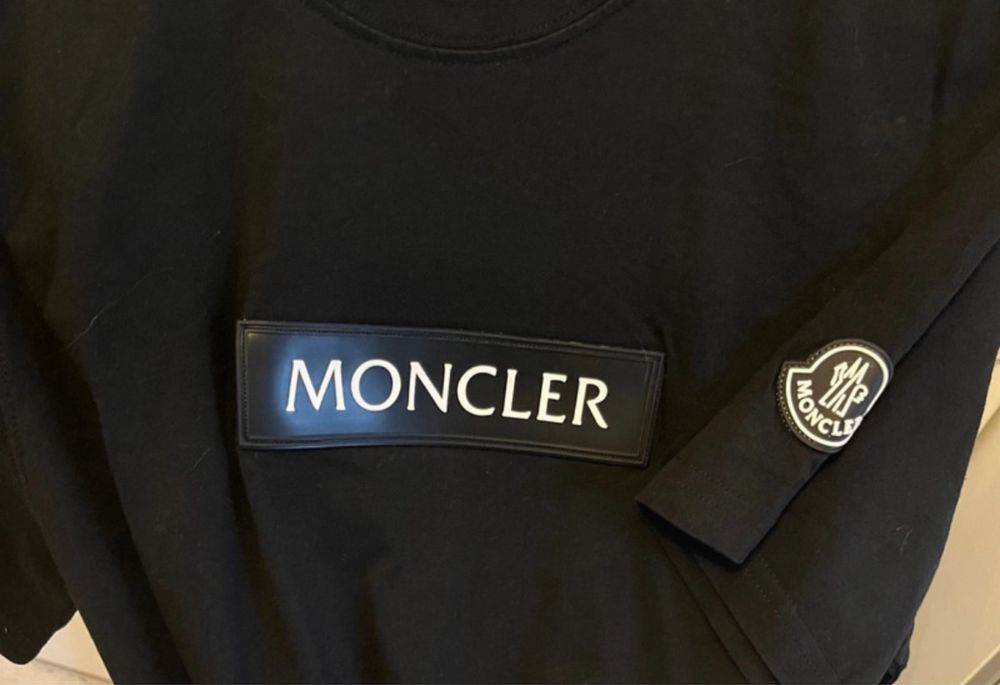 T-shirt Moncler czarny oryginalny L piekny jak nowy