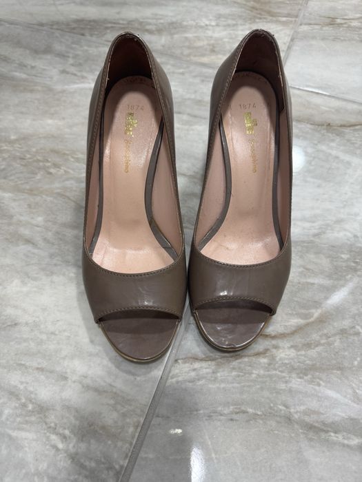 Шкіряні туфлі на підборах