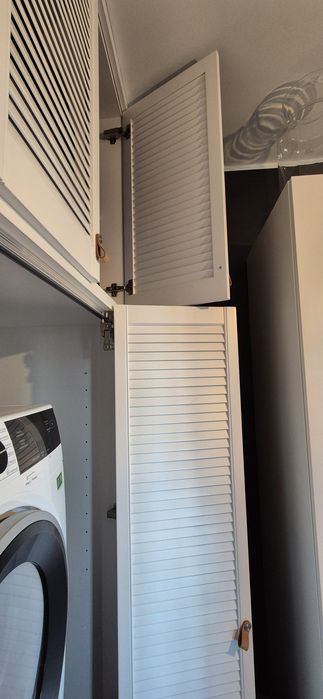 Szafa wnękowa shutters 287×167 cm, drzwi łamane