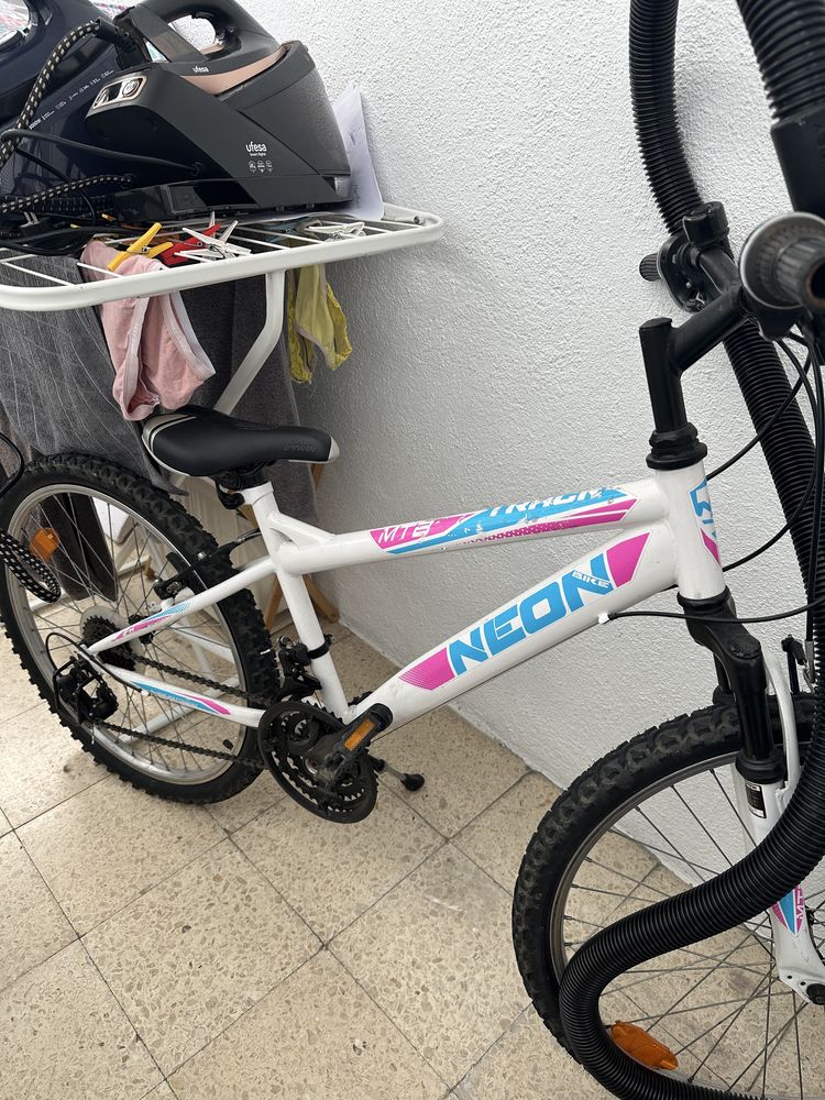 Bibicleta com poucas marcas de uso