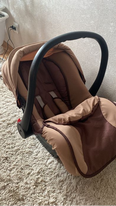 Автокрісло-люлька