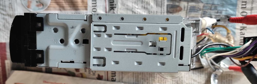 Автомагнітола Clarion CZ202EG