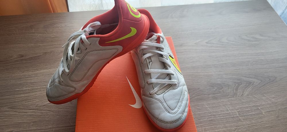 Сороконіжки  Найк для  футболістів