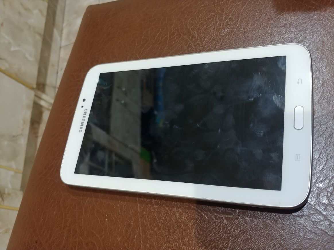 Планшет SAMSUNG TAB 3 SM 210 условно рабочий .