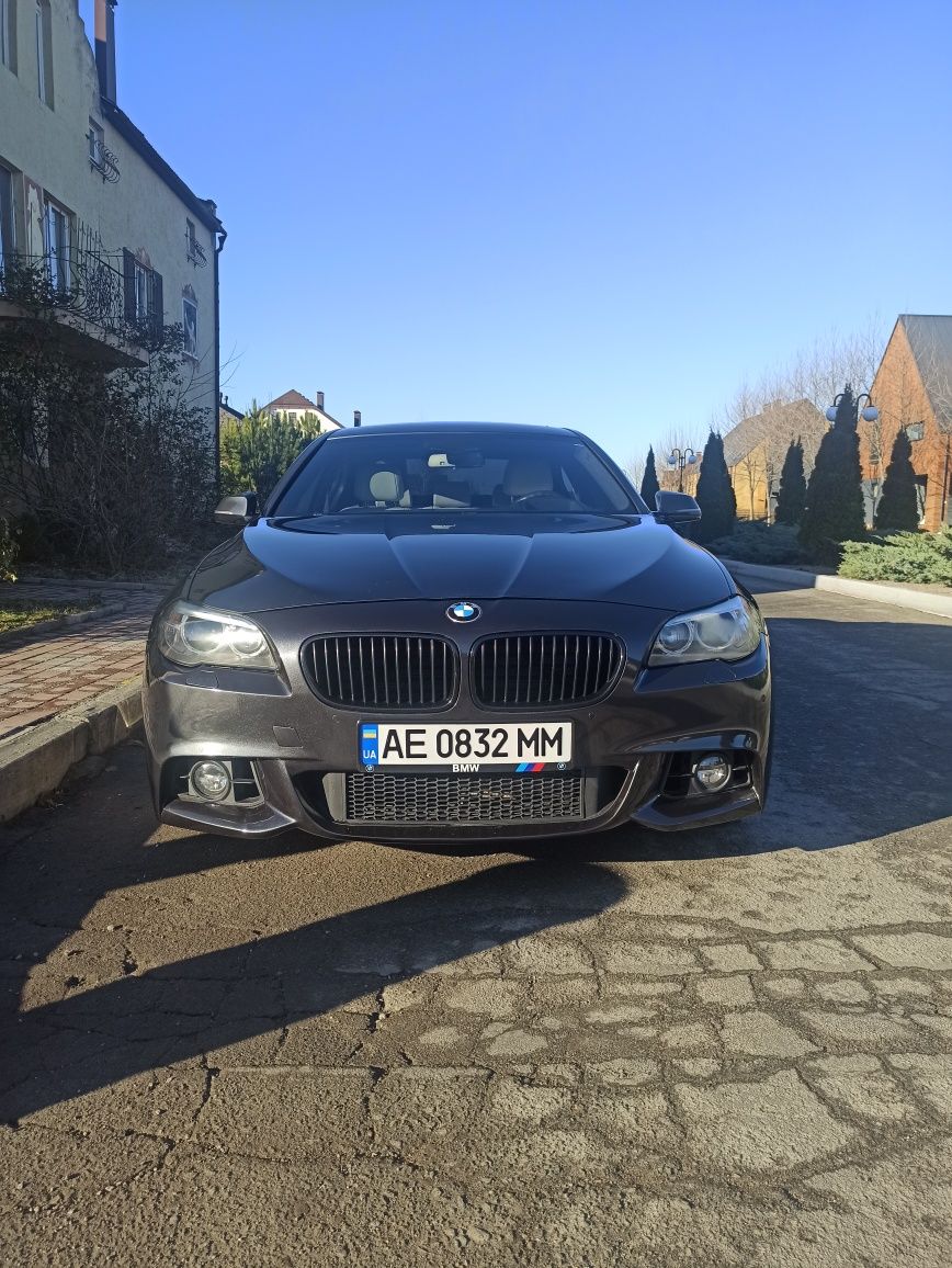 BMW f10 M пакет в хорошем состоянии, хороший торг.