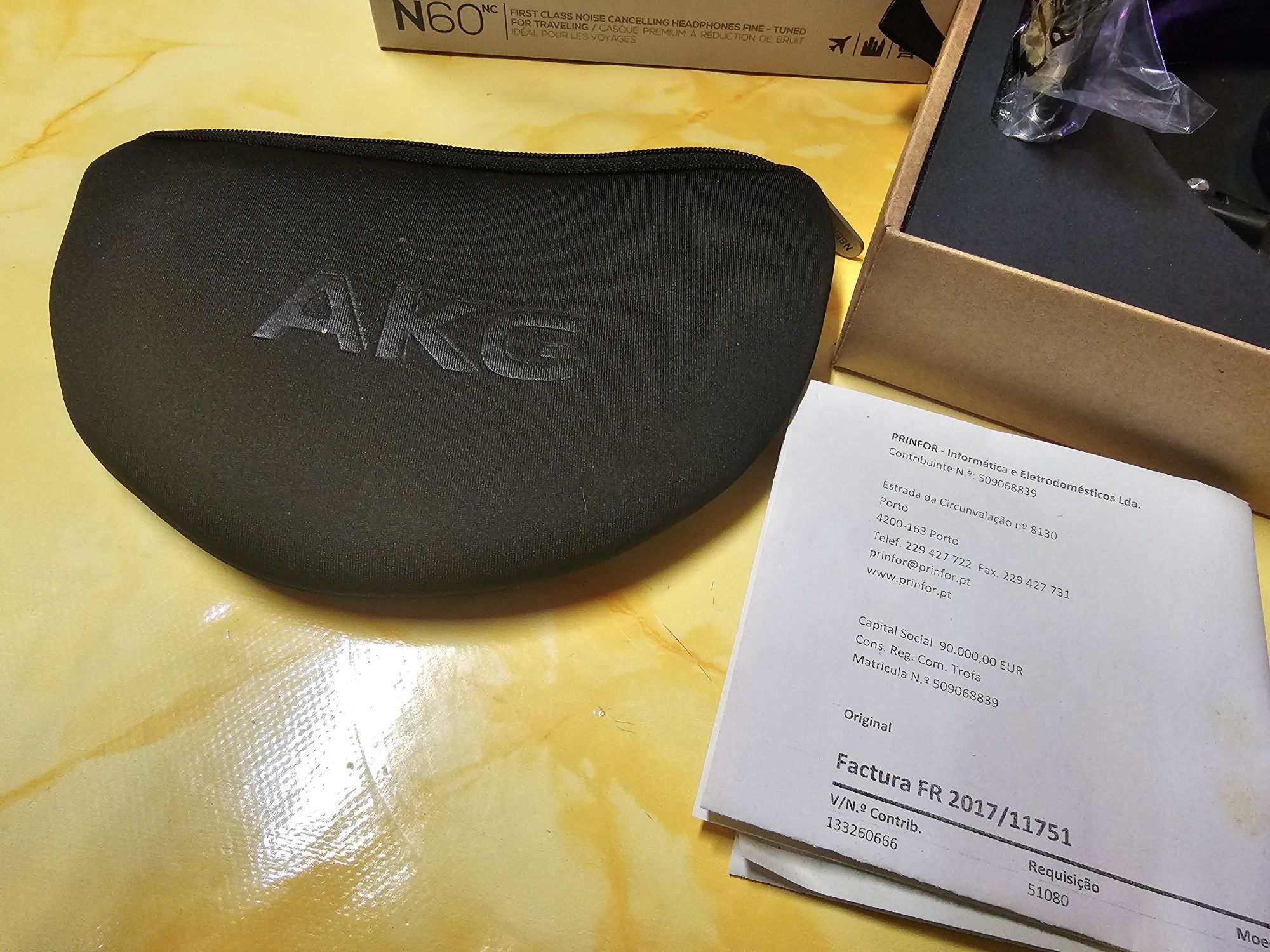 Headphones AKG N Series N60 Noise Cancellation. Completos