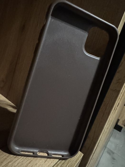 Etui GUESS Iphone 11 logowane brązowe case na telefon