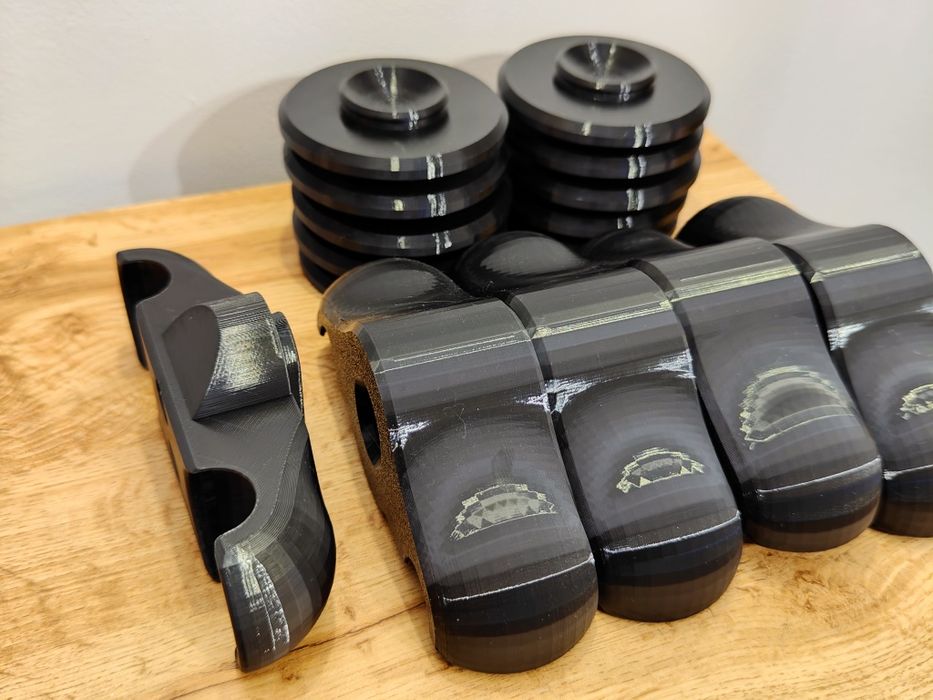 Nóżki pod trenażer Wahoo Kicker Core + pod ramę Zwift Ride