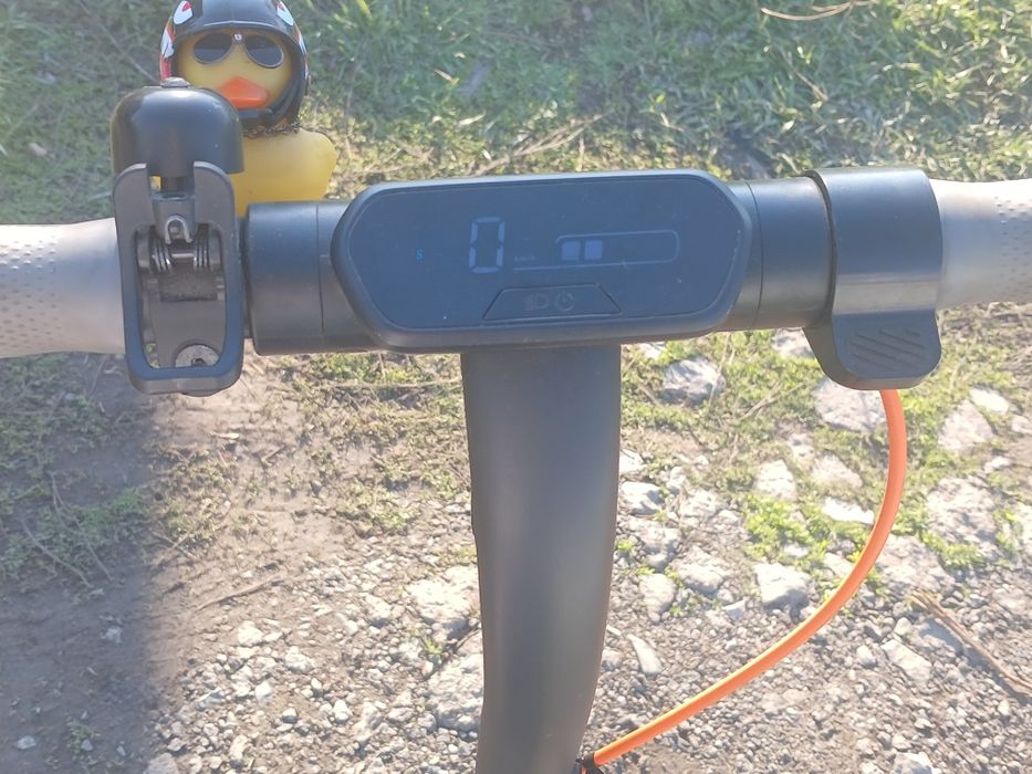 Продам електросамокат Ninebot Kickscooter E2 Plus