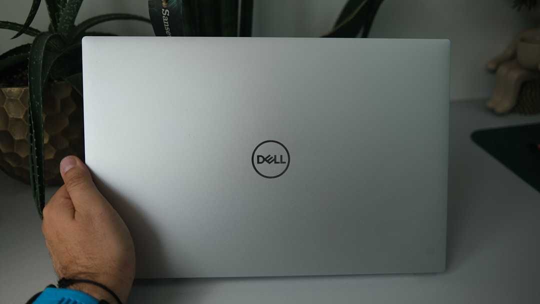 Dell XPS 15 9500 i7 - 10750H 32 gb 1 TB SSD GTX 1650 TI   15,6 FHD IPS