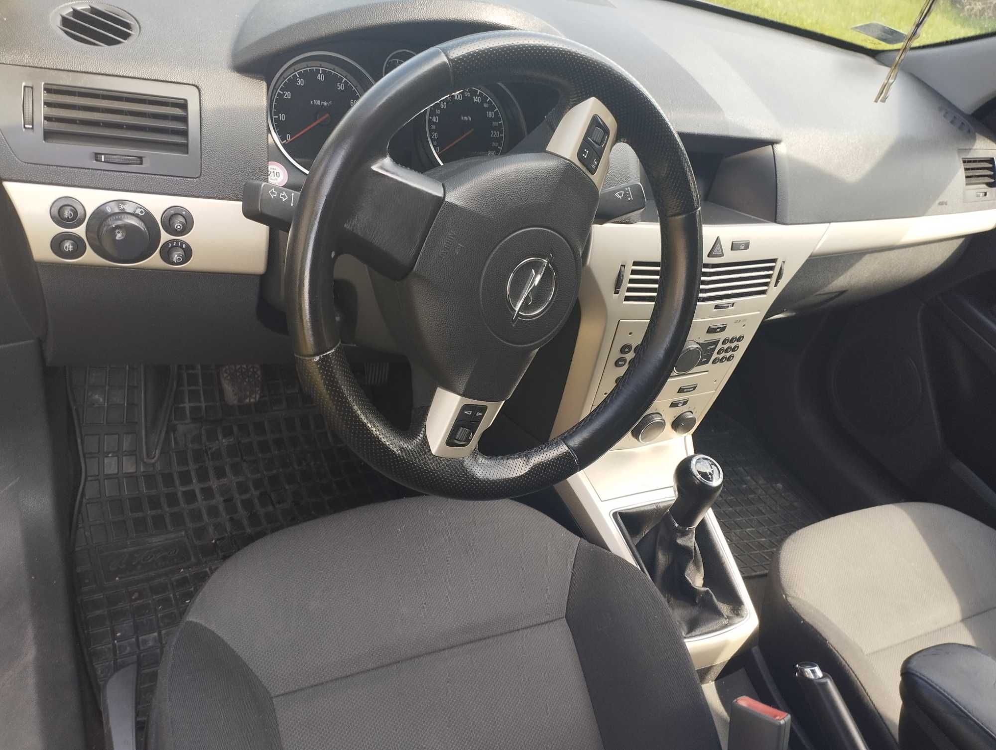 OPEL ASTRA GTC 1.4 2008 czarny