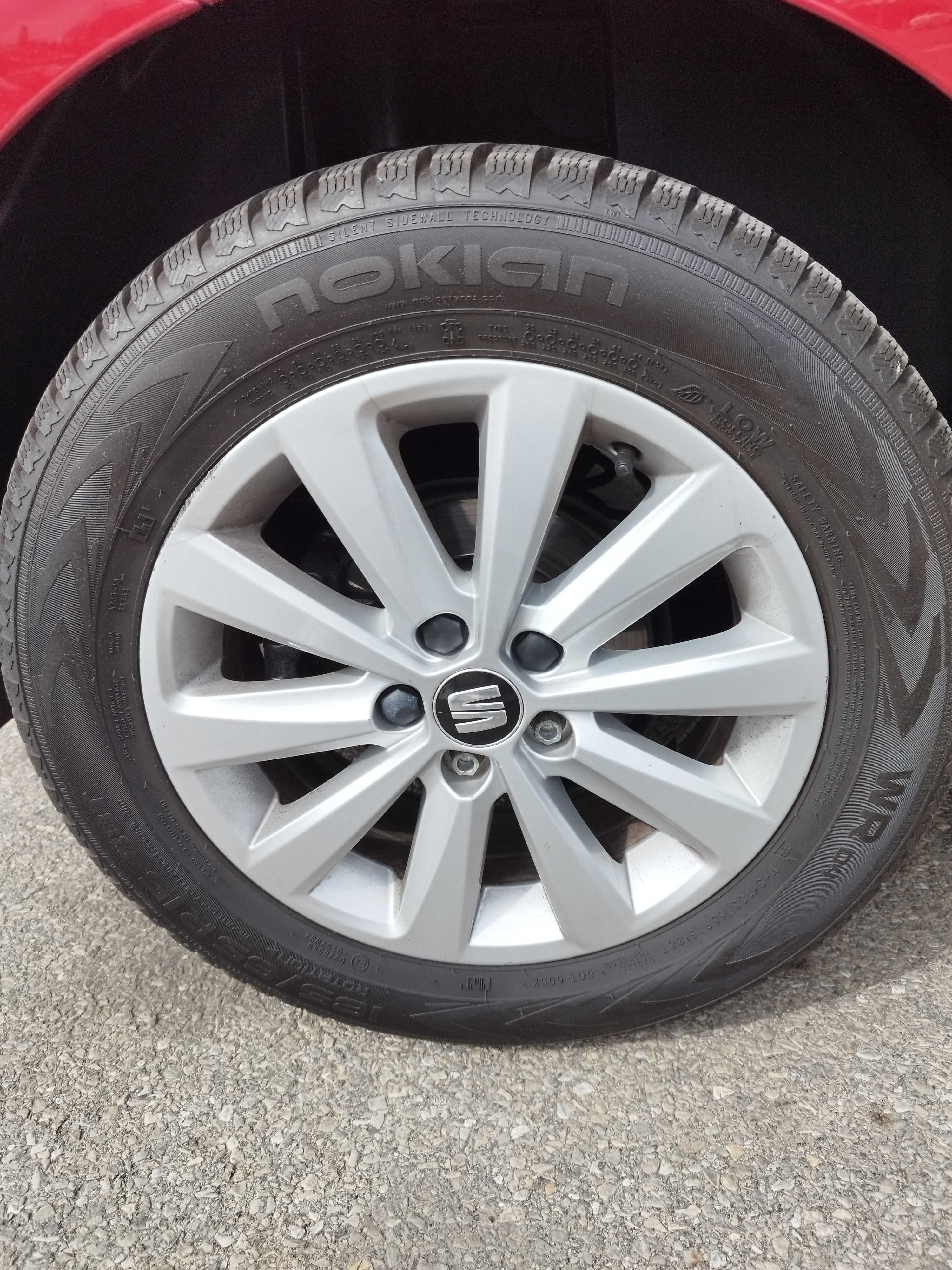 Sprzedam opony zimowe Nokian WR D4 185/65R15 88 T